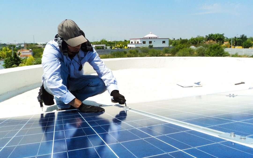 Manutenzione impianto fotovoltaico su tetto aziendale: in cosa consiste e quanto costa