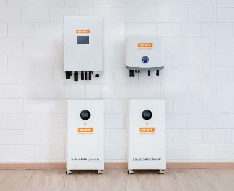 Two wall-mounted Heiwit inverters above two sodium-ion battery modules